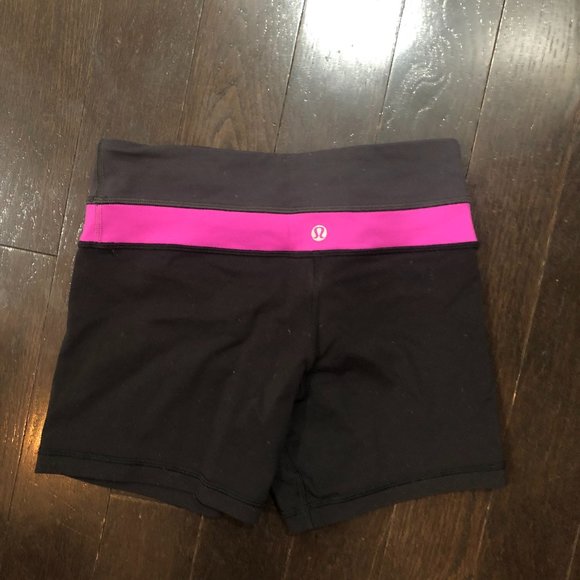 Lululemon Shorts Size 2 - Picture 1 of 2